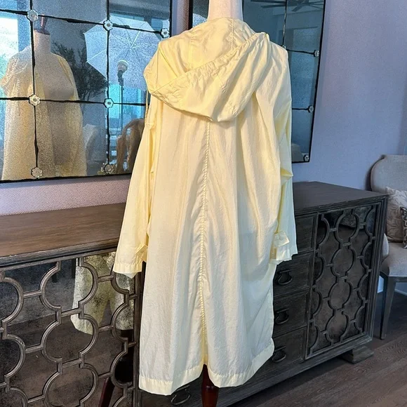 Uniqlo U packable yellow over sized hooded rain poncho. - Picture 9 of 14